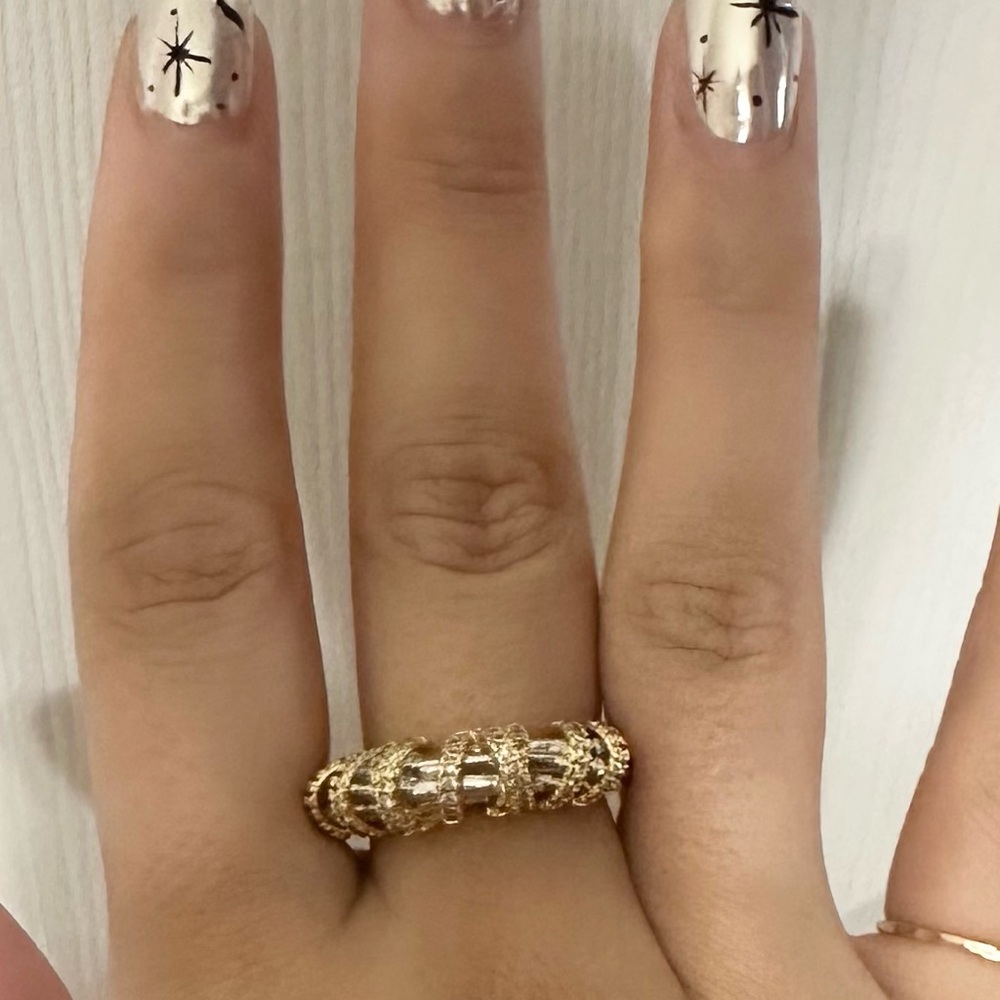Elegant Gold Band Ring